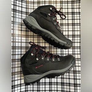 Columbia | Newton Ridge Hiking/Snow Boot (8) NWOB